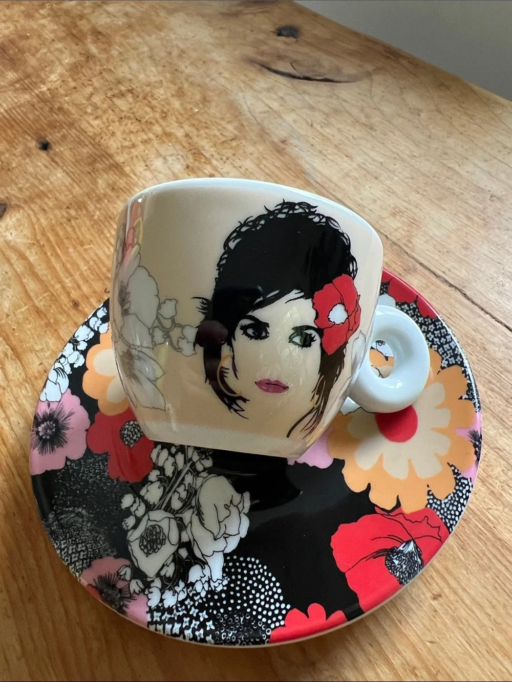 Rare Volver espresso cup and saucer 2009 illy Art designed by Pedro Almodóvar.